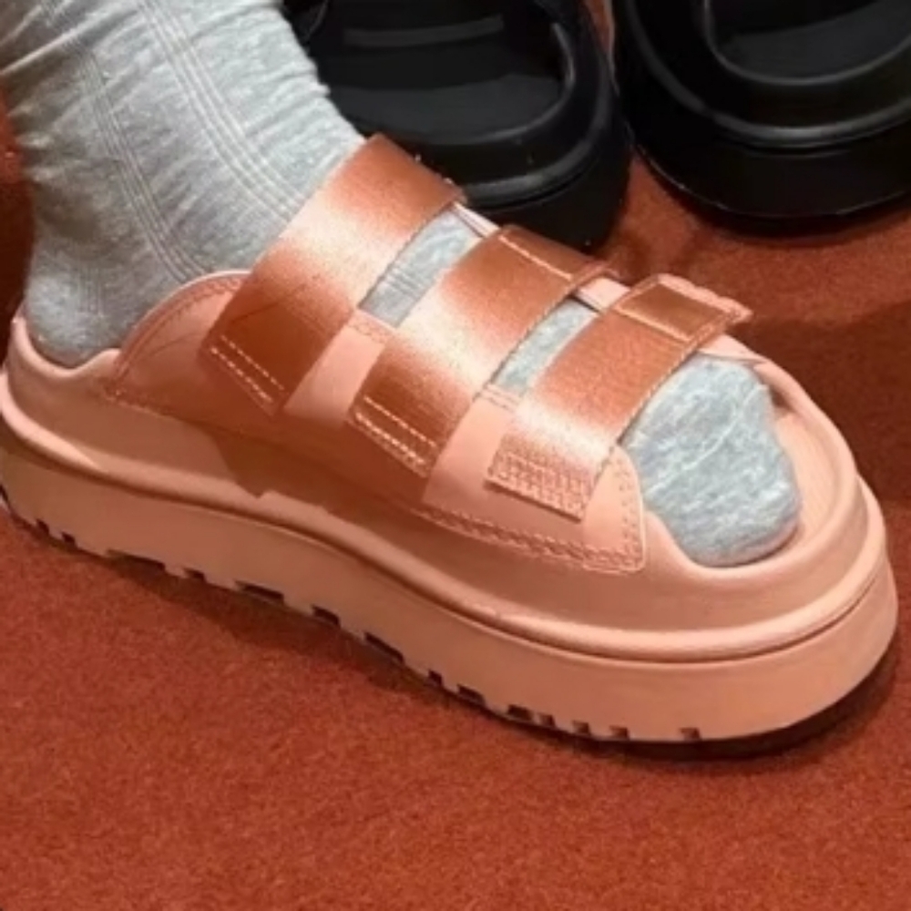 BRAND NEW UGG WOME'S GOLDENGLOW GLIDE PLATFORM SANDALS